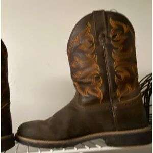 Men’s George Straight Justin boots.
